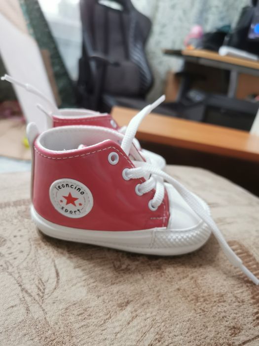 Продам детские кеды