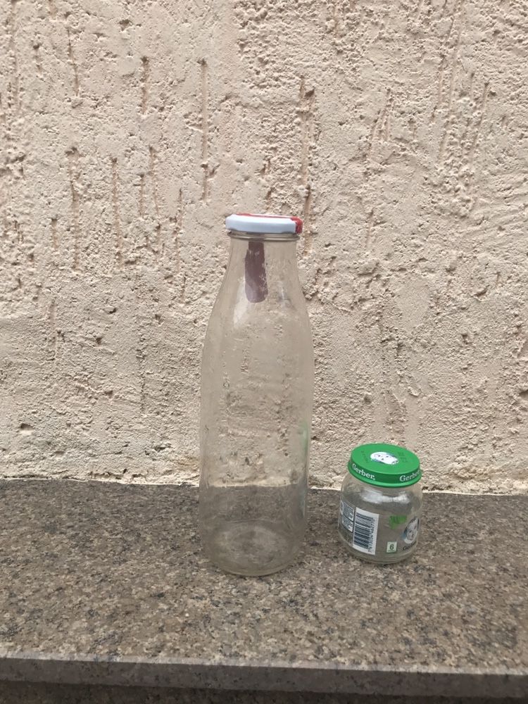 Бутылки, баночки стеклянные.