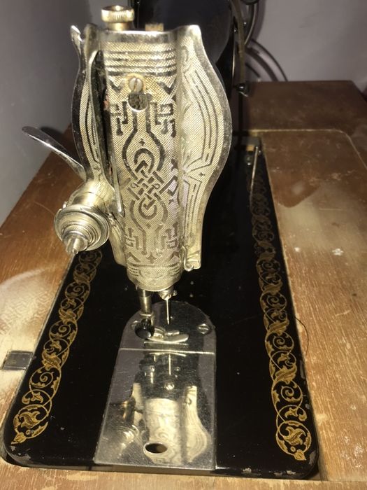 Швейная машинка (ножная)