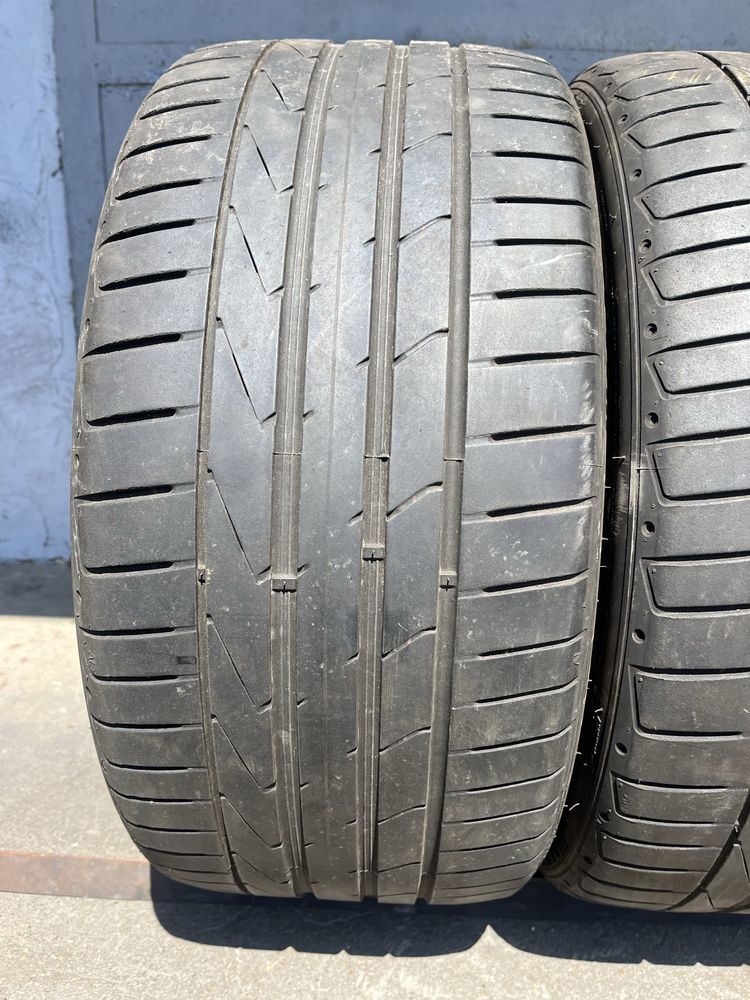 2 бр. летни гуми 245/35/19 Hankook AO DOT 2318 4 mm