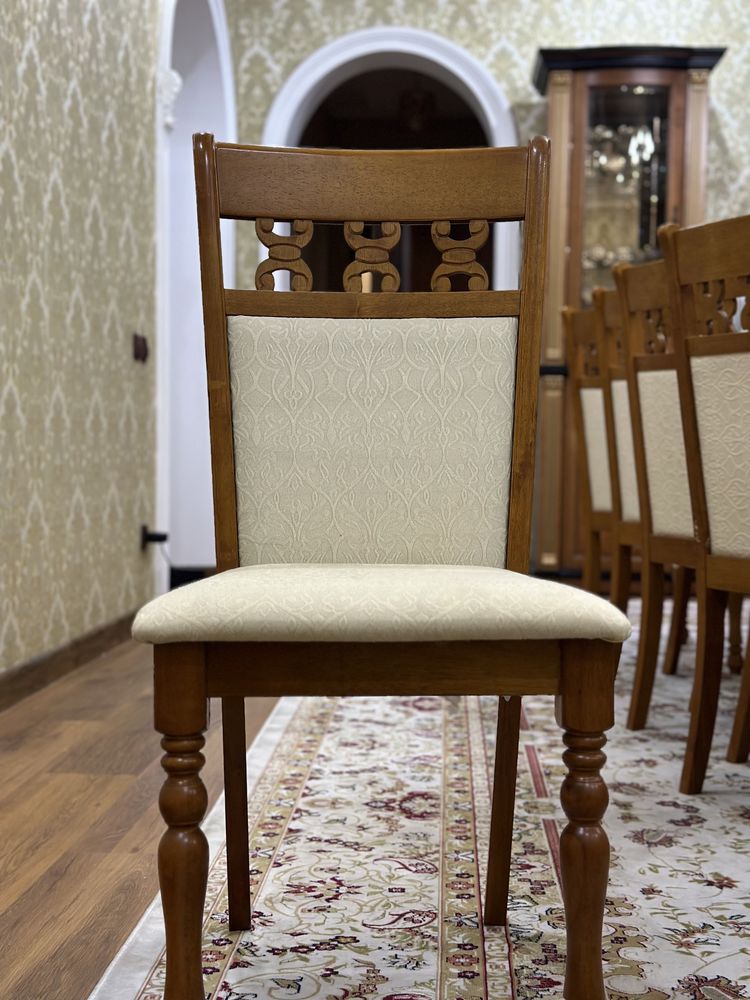Продается Стол со стульями