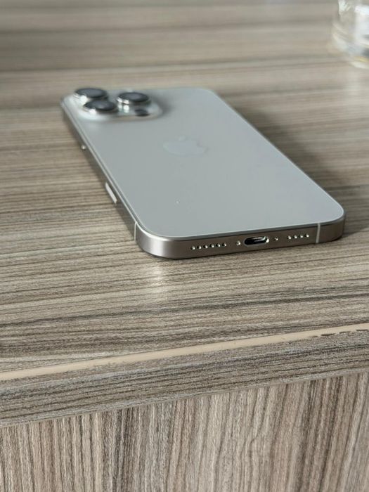 Продавам Iphone 16 pro 512 GB