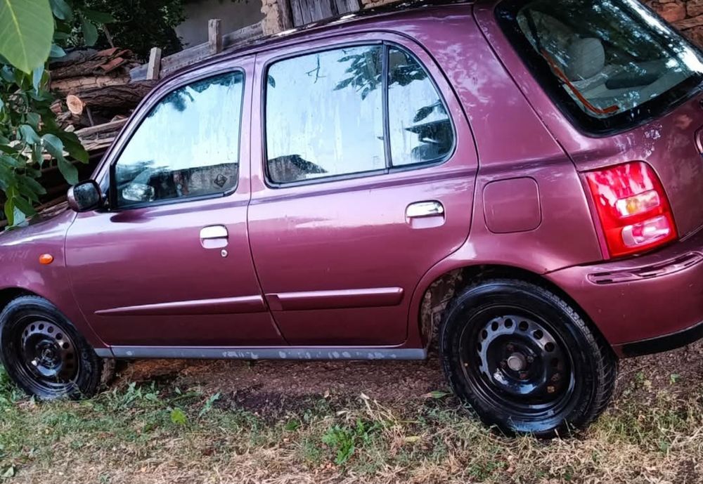 Продавам Нисан Микра