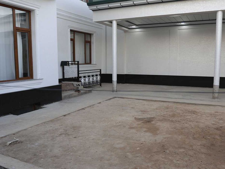 Shayxontohurda 3qavatli uy sotiladi 2.7sotix, yangi remont, keng fasad