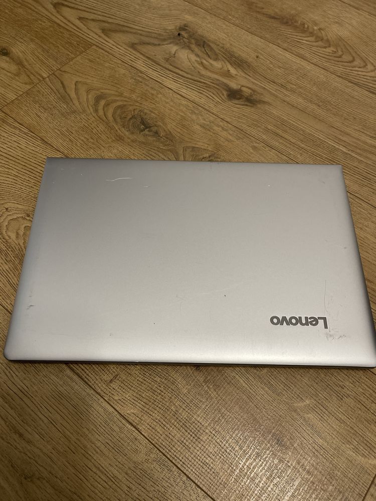Lenovo Ideapad 510 i5 7200U; Nvidia 2 GB; SSD 256; RAM 8 GB DDR 4