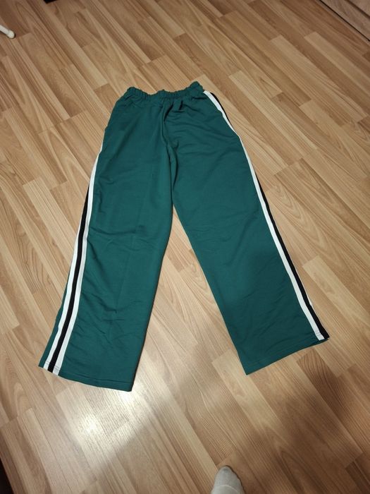 Дамско долнище в зелено с кантове