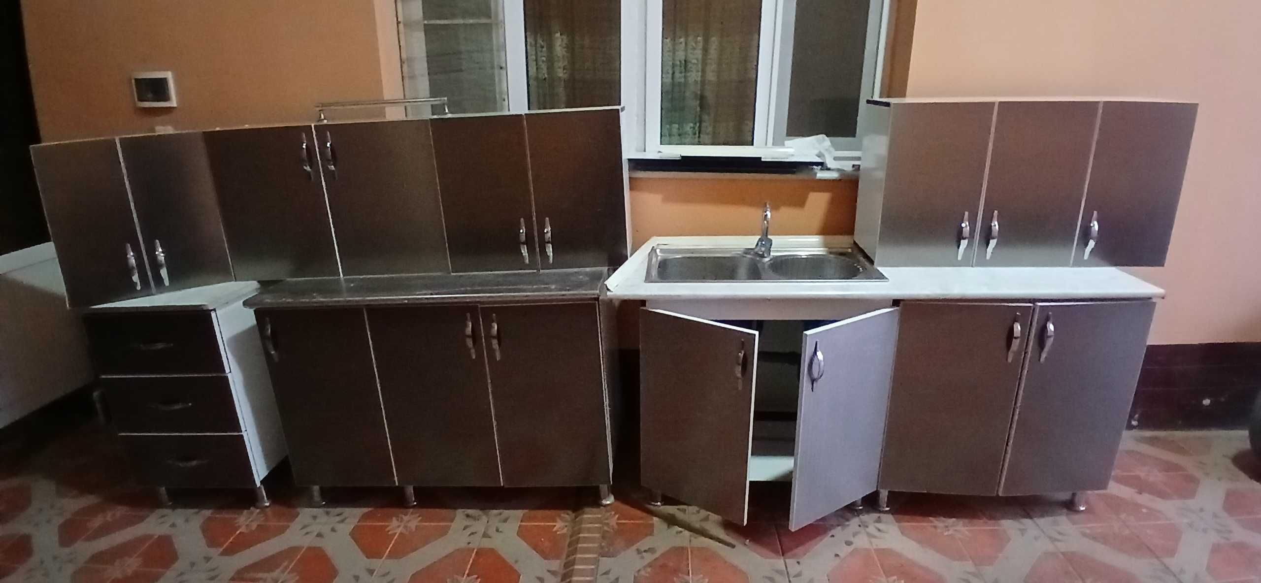 Кухонный мебель длина 3,40 см