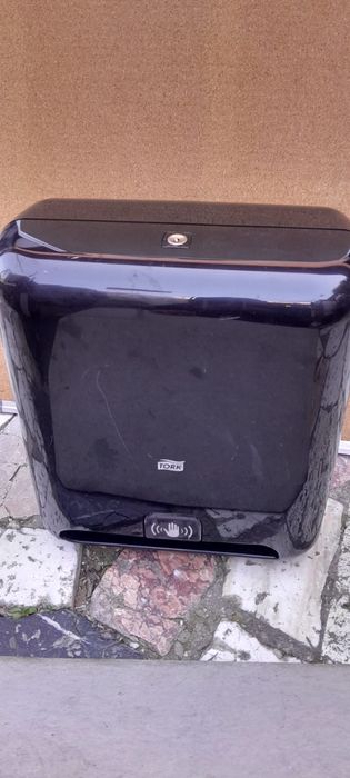Dozator electronic cu senzor pentru hârtie tork
