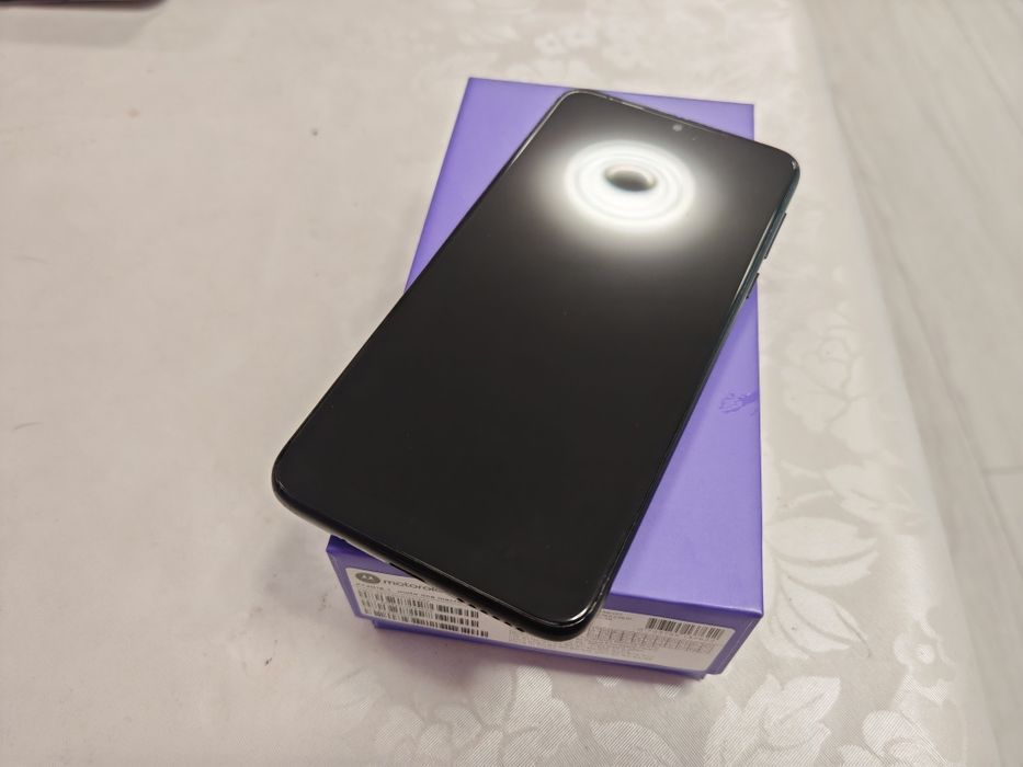 Motorola One Macro 4/64 GB - отличен