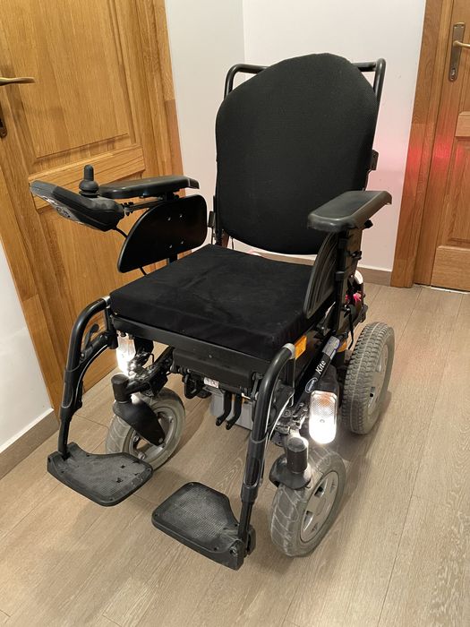 Carucior electric Invacare Kite pentru persoane cu dizabilitati