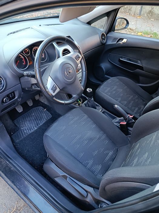 Vând Opel CORSA D