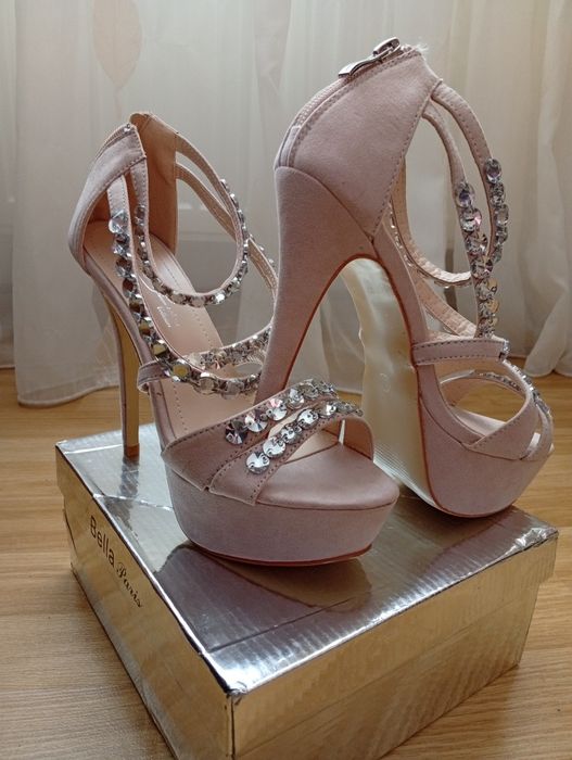 Sandale cu platformă