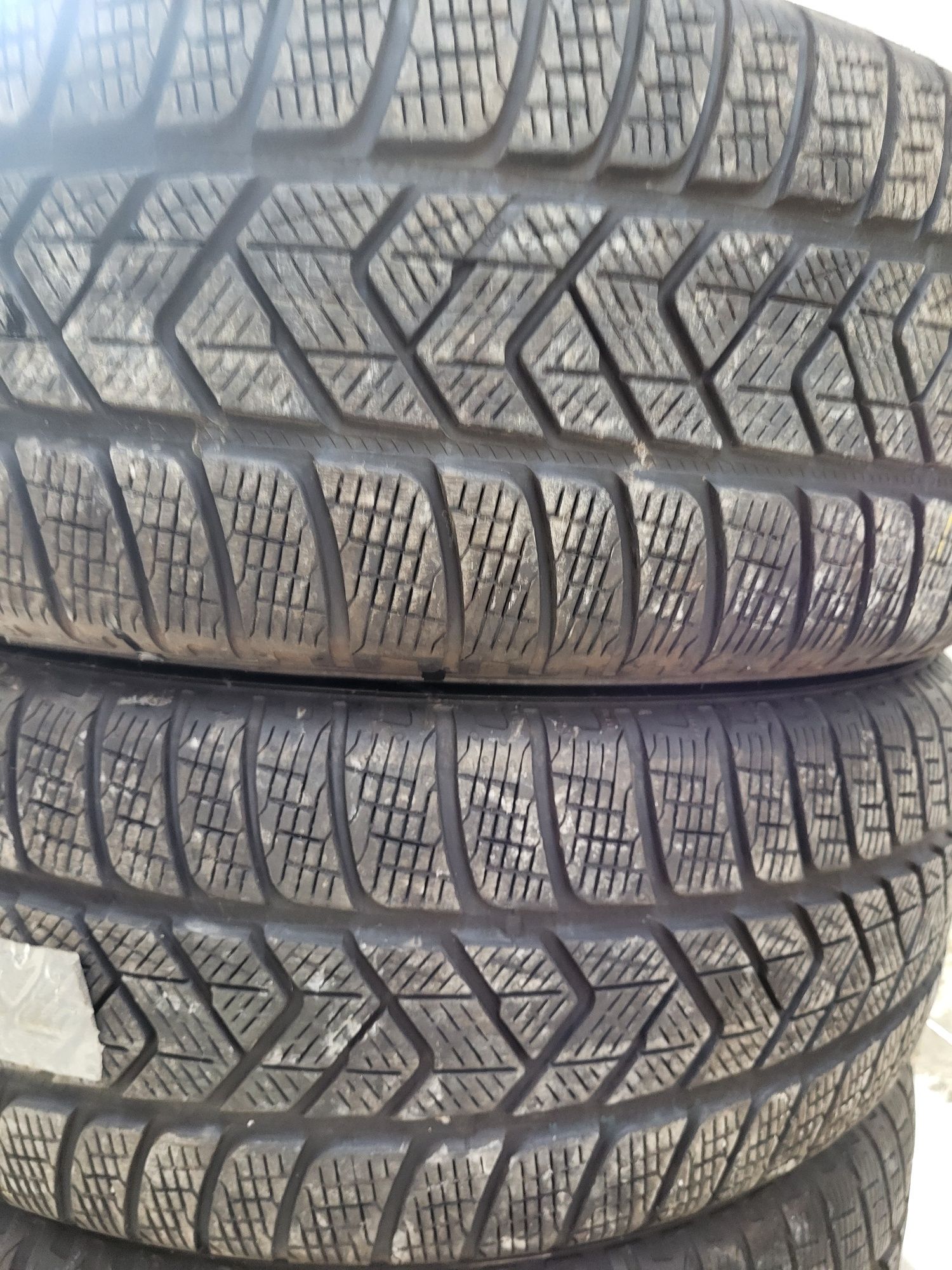 4 бр зимни 235/60/18  Pirelli зимни гуми
