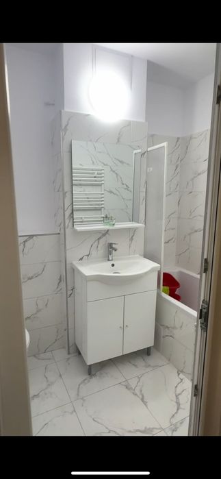 Inchiriez apartament