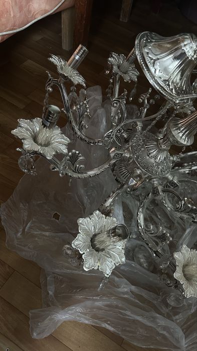 Продам люстру в отличном состоянии