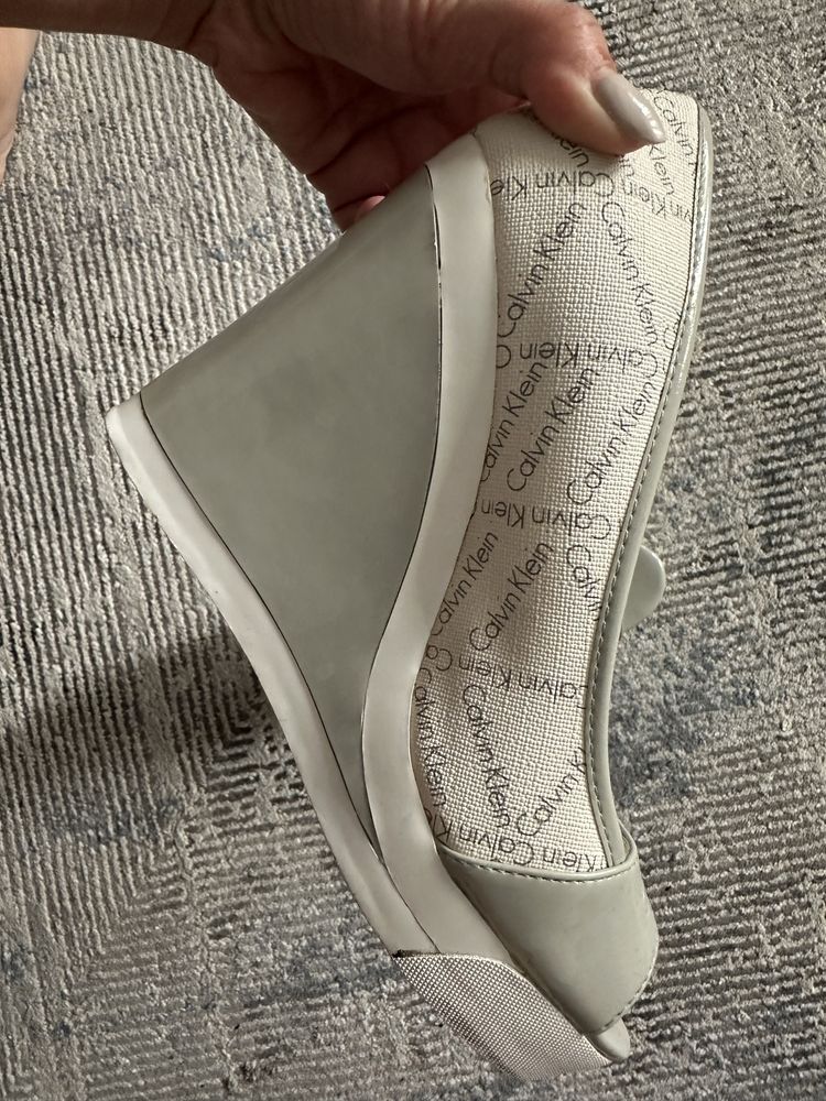 Calvin Klein обувки на платформа