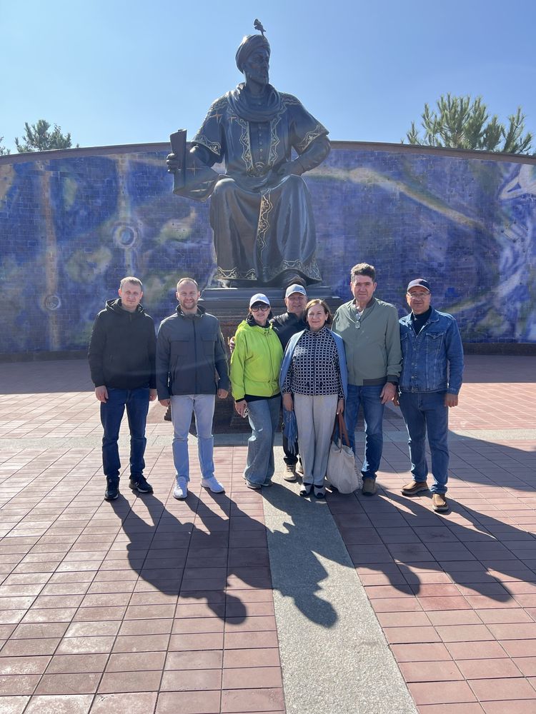 Гид с личном автомобилем.
