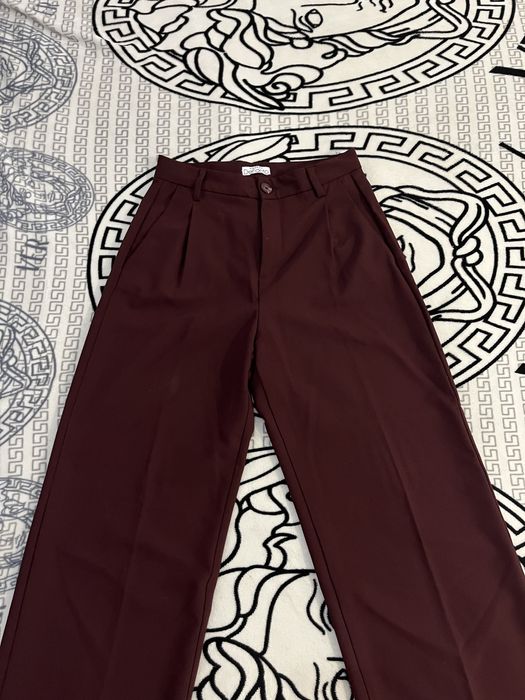 Винно-красные штаны