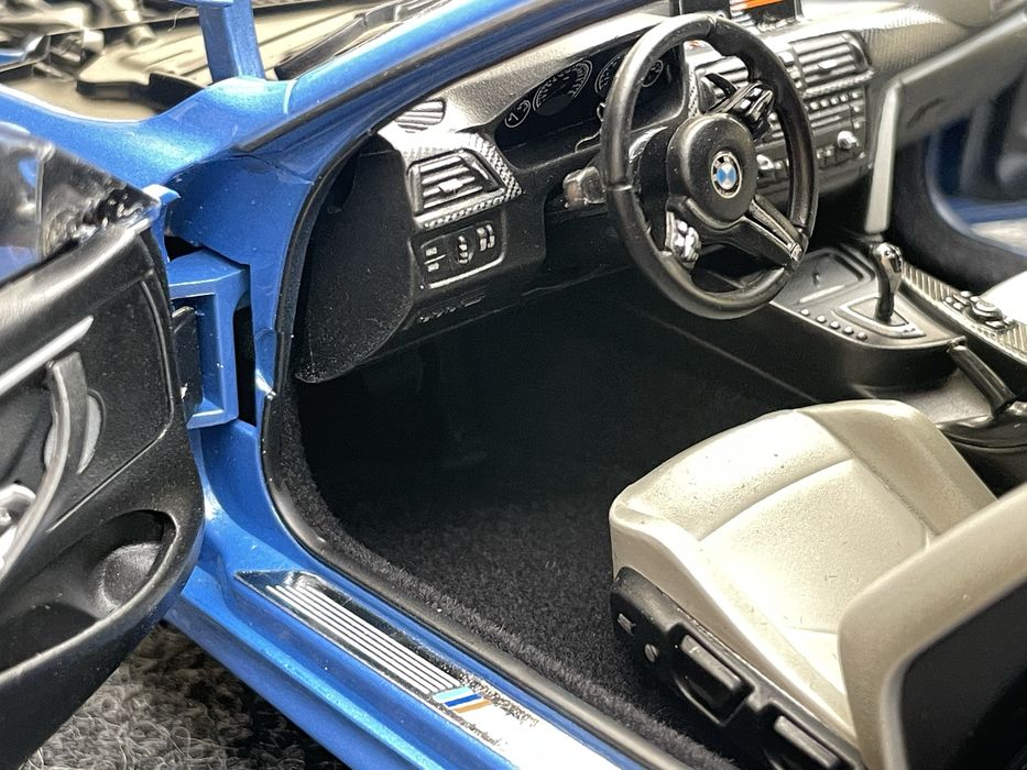 BMW F33 1/18 Paragon