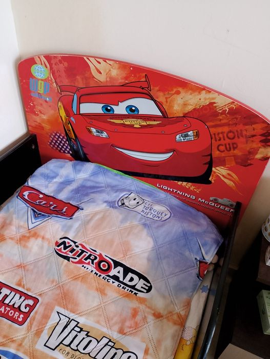 Детско легло на McQueen светкавицата