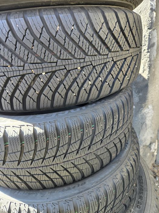 2бр. 205 60 15 Kumho всесезонни.