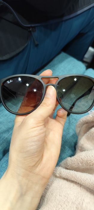 Ochelari de soare Ray Ban RB4170 cu defect