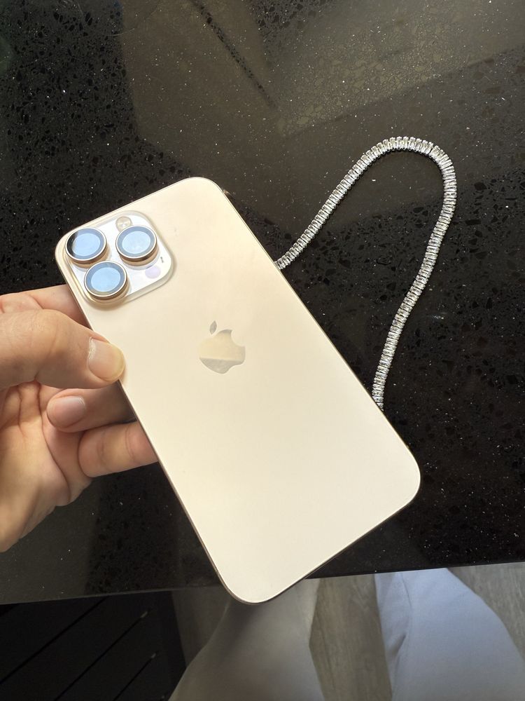 Лучший подарок Iphone 16 pro max TO’LiQ o’qimiz!