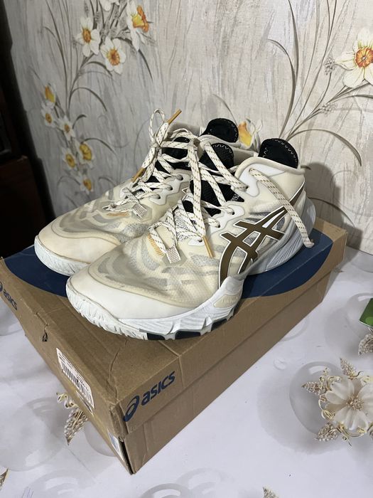 Волейбольные кроссовки,asics metarise