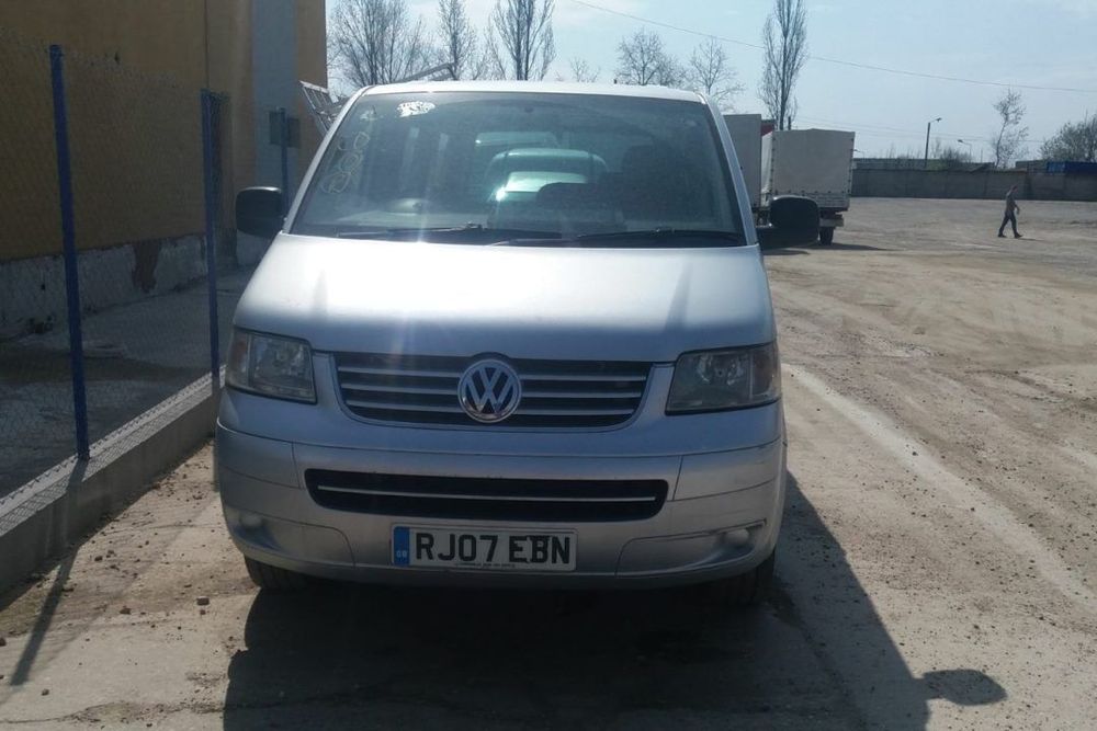Cumparam dube, autoutilitare pentru dezmembrat Volkswagen T5