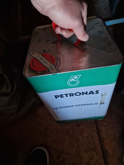 Продам масло моторное трансмисионное гидравлика фирменное Европа зимне