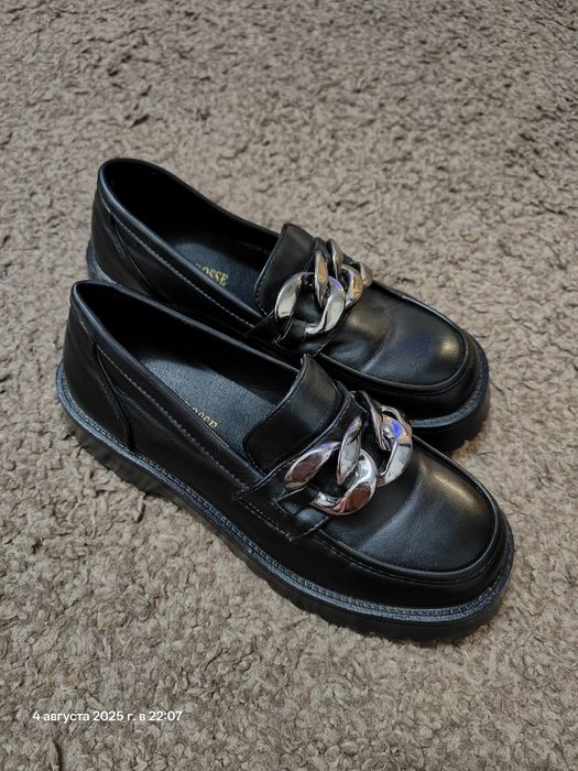 Женская обувь. В отличном состоянии