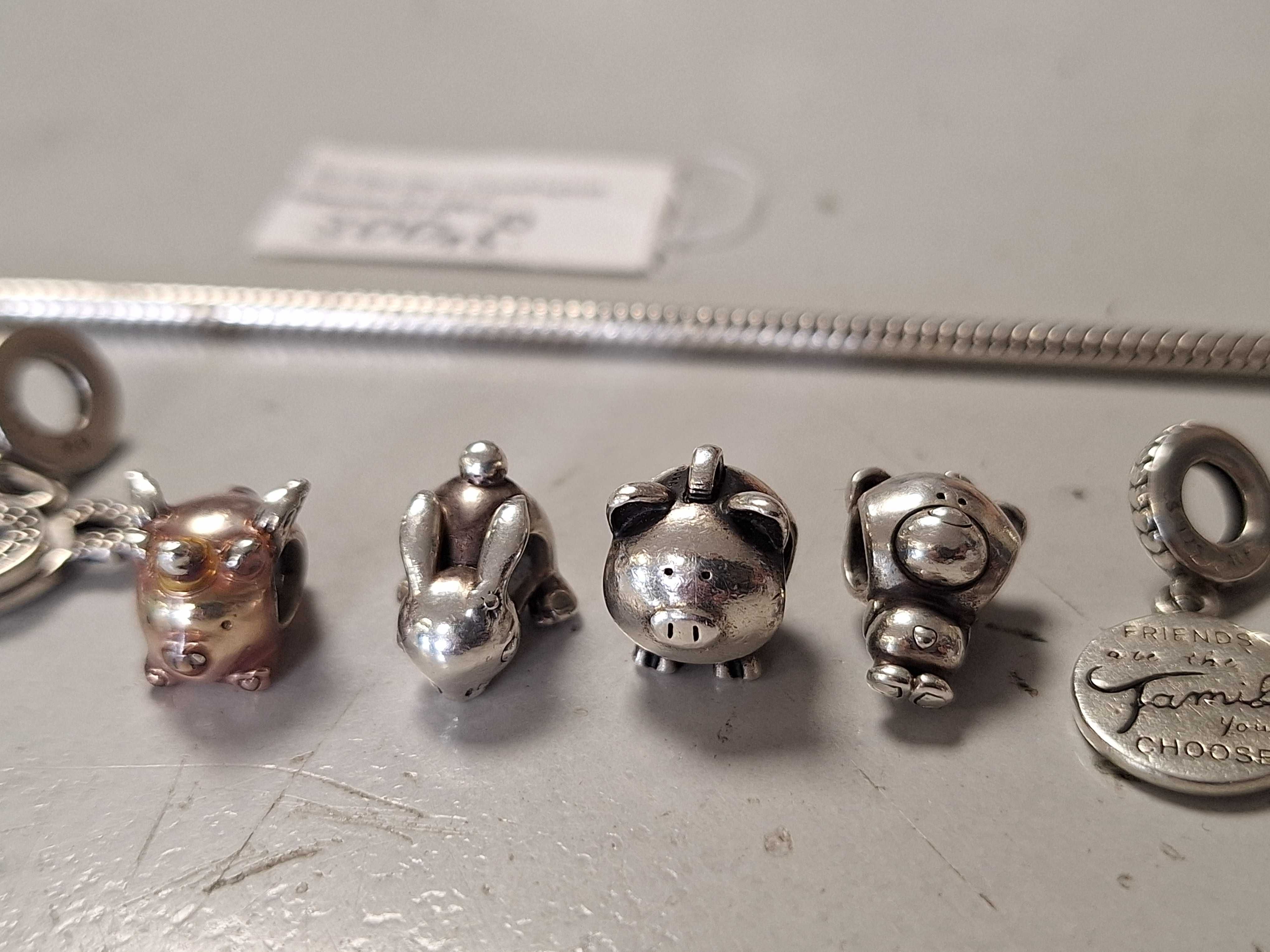 Сребърна гривна Pandora със 9 броя талисмани 37,28гр.