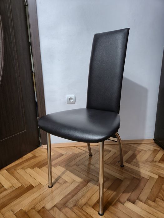 4 scaune de bucătărie negre cu picioare cromate