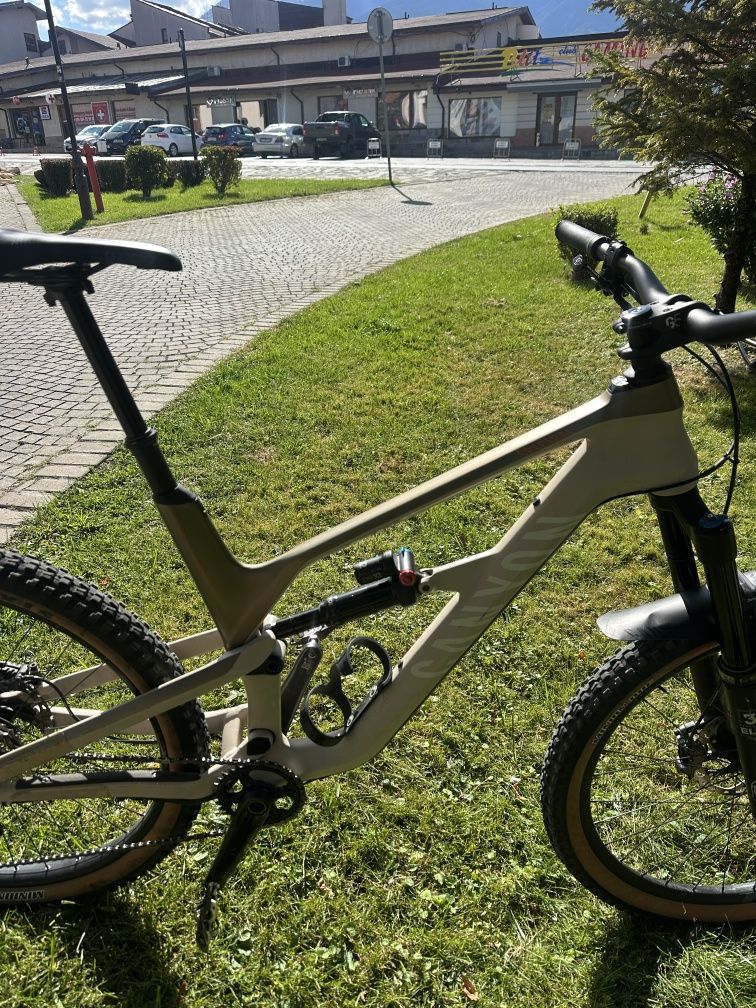 Карбонов планински Canyon Spectral CF8 Не е cube trek Santa Cruz YT