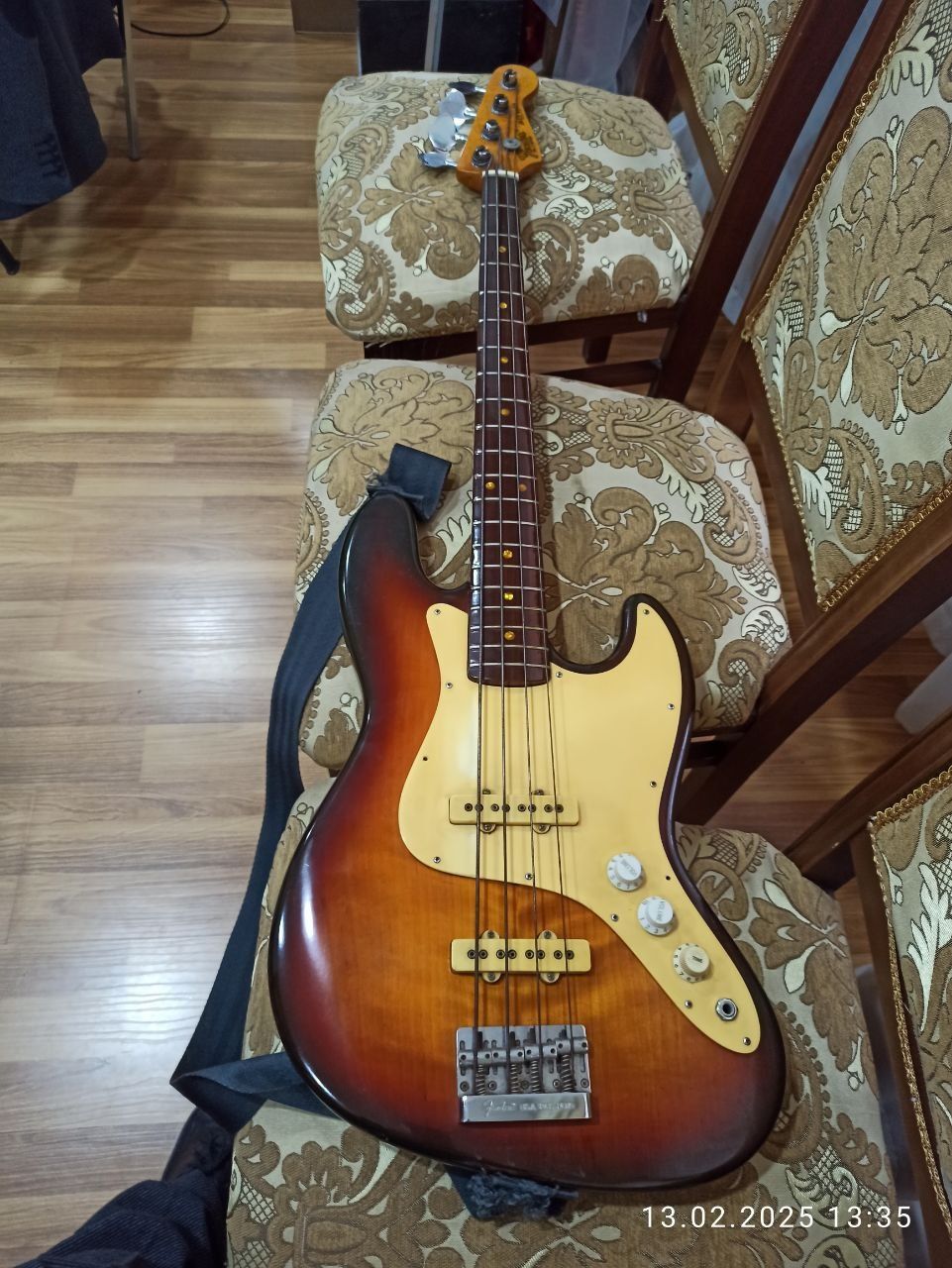 Бас гитара-Fender