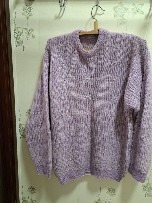 Женские тёплые вещи
Свитера по 75000 за каждую
Водолазка 55000
Юбка