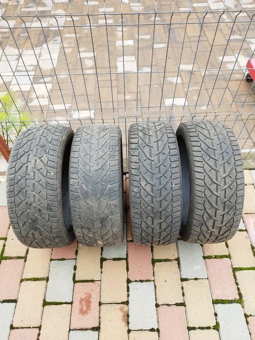 Vând 4 cauciucuri de iarnă SEBRING SNOW 215/45 R17