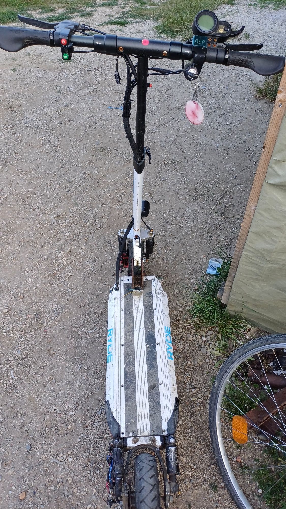 Vând trotinete electrice