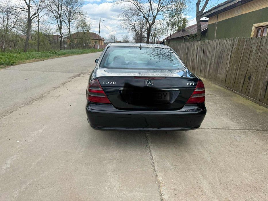 Mercedes-Benz E 220 Anu 2003