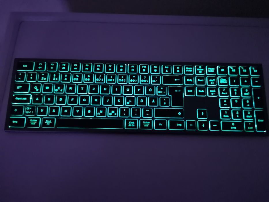 Tastatură Bluetooth.