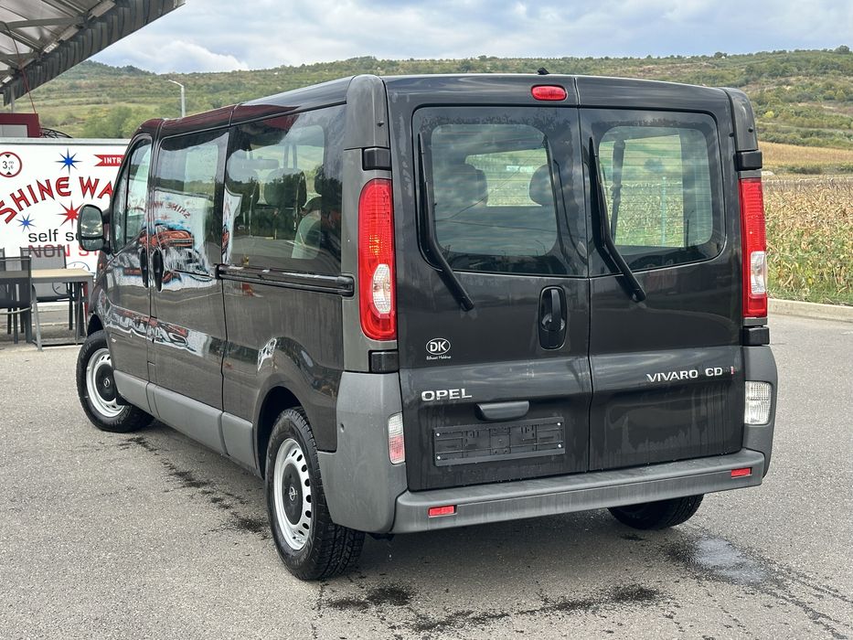 Opel Vivaro 2013 / 9 locuri / 2.0 DCI / Lung / Clima / 2 usi culisante