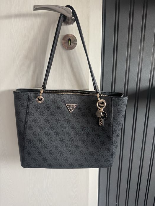 Дамска чанта guess