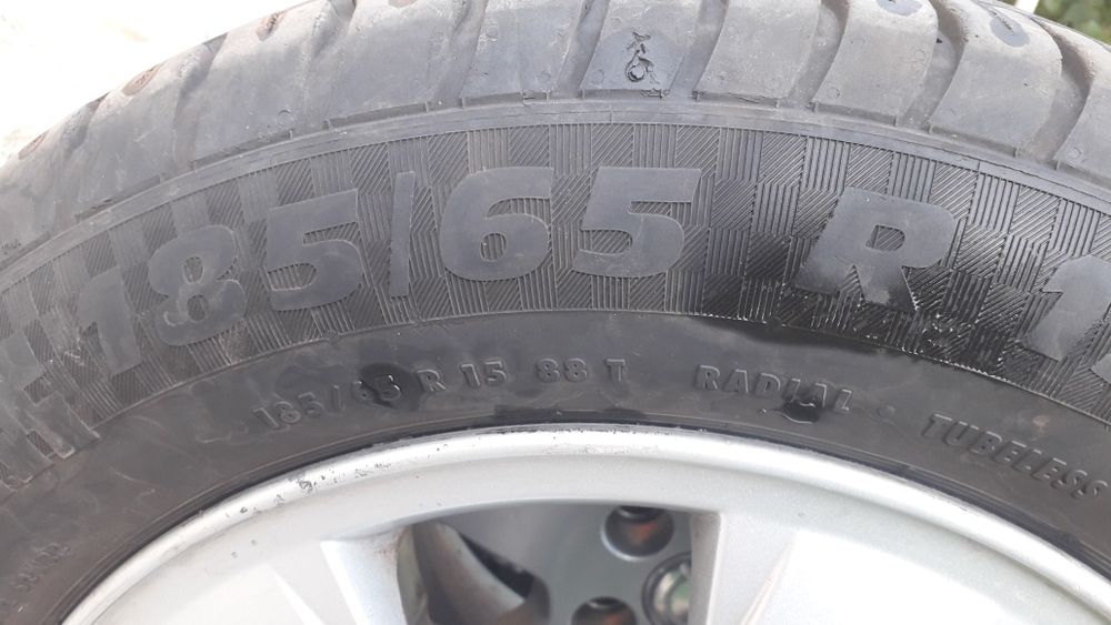 Продавам лети джанти с летни гуми за Опел 185/65/15