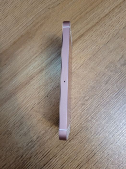 iPhone SE 32gb  93% Батерия