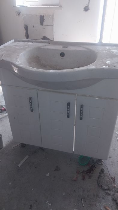 Шкаф, раковины, тумбочки