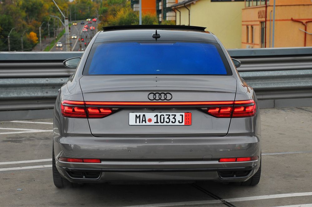 Audi A8 Long  Business Edition