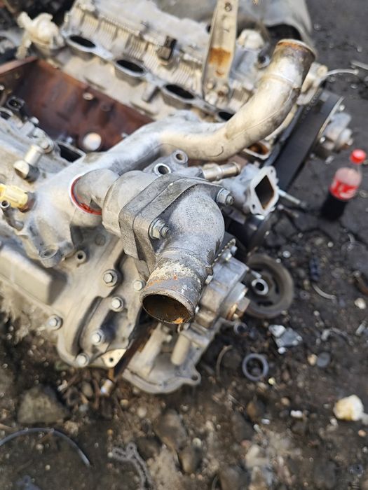 Продам 2UZ корпус термостата