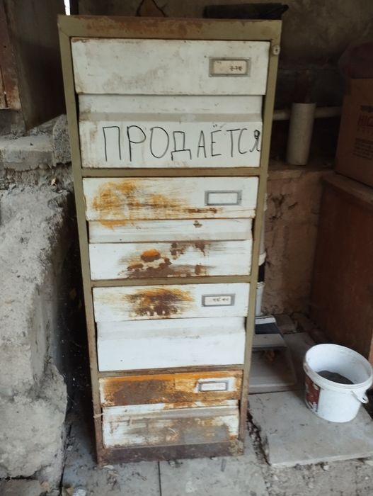 Prodayotsa metalicheskiy yashik