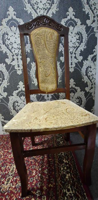 Стул хорошеем состояние есть дефекты,  прочный , надёжный. В комплекте