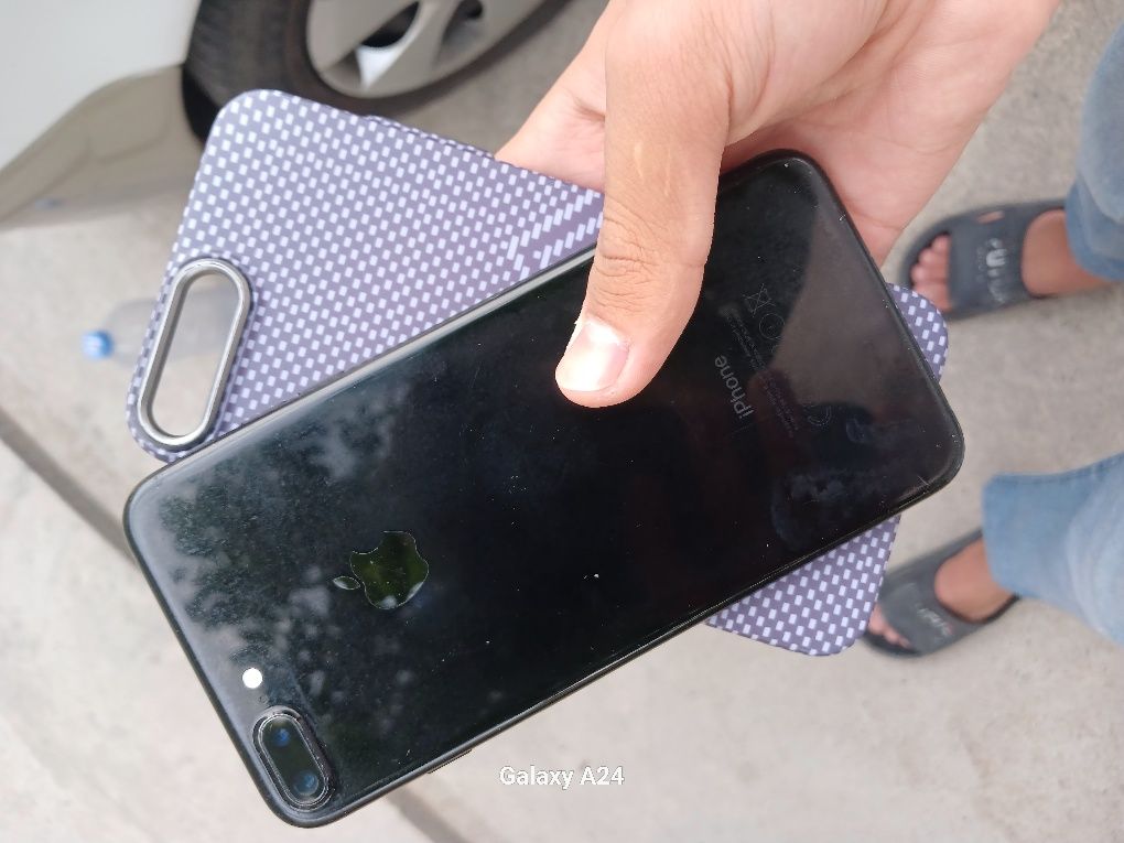 iPhone 7 Plus 128gb jet black ideal sotiladi